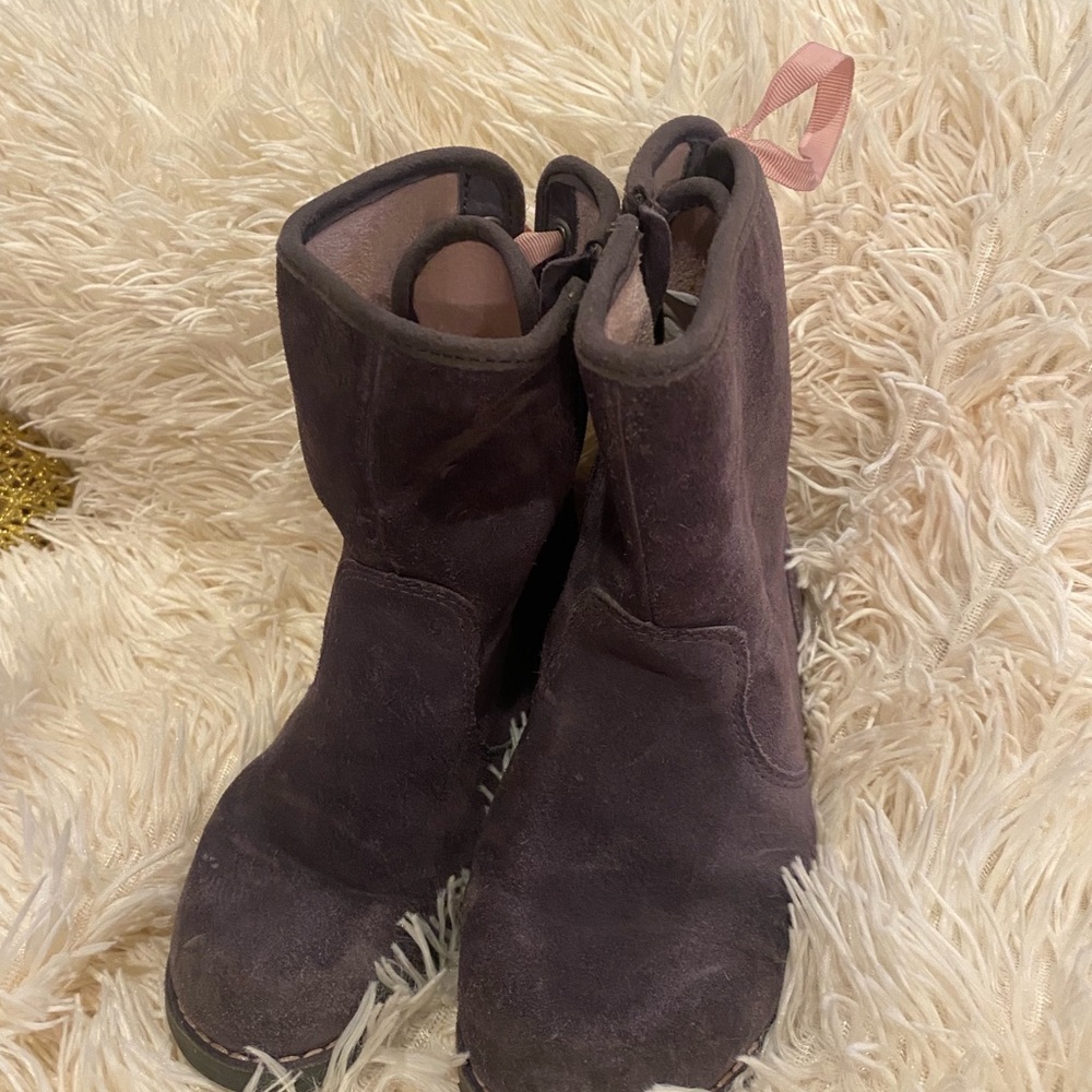 Girls size 12 worn once Ugg boots excellent condition